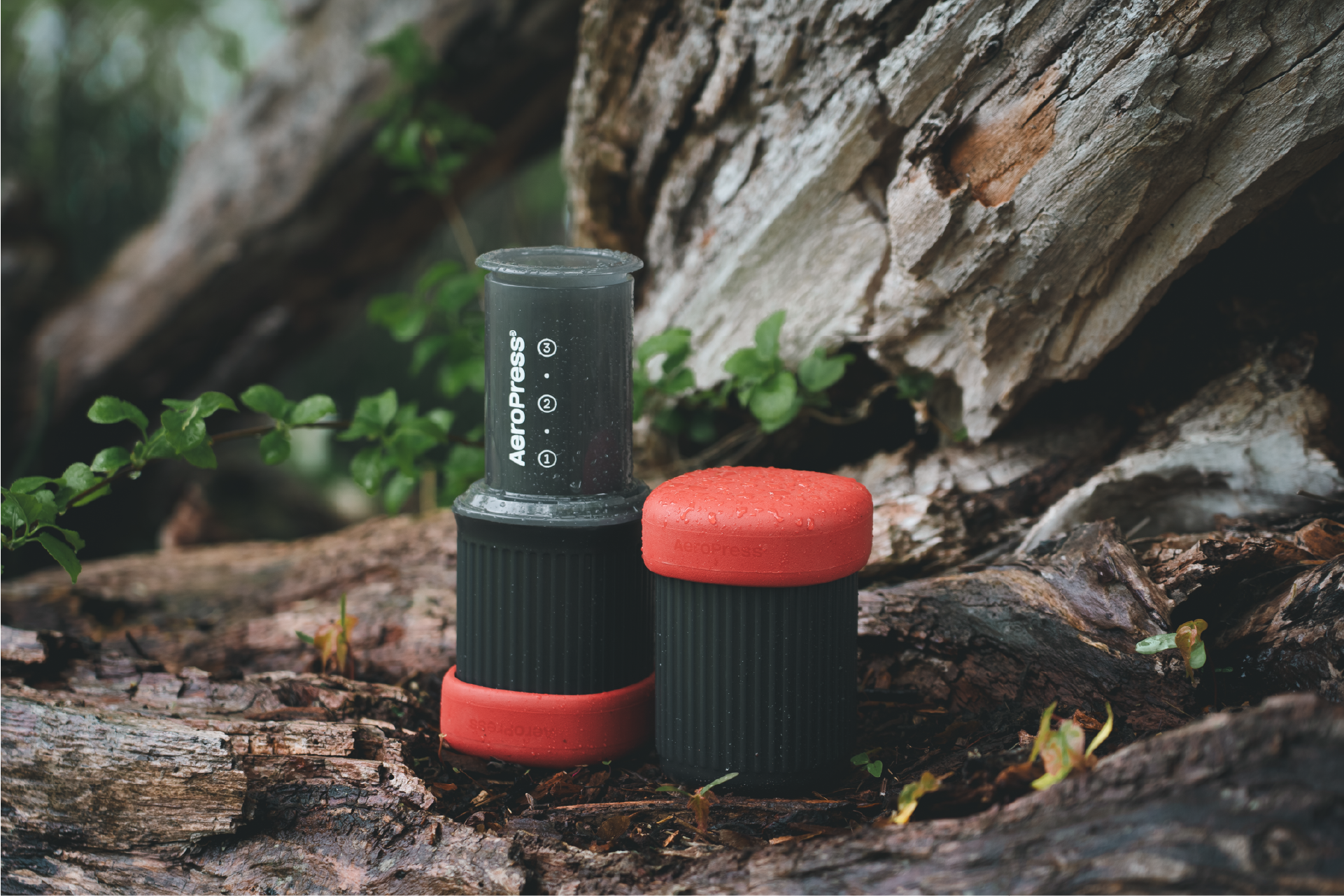 「エアロプレス ゴー トラベル コーヒーメーカー」の使用イメージ